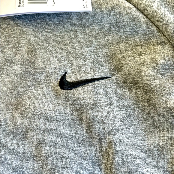 Nike men’s thermal FIT. Hoodie.  XXL.  NWT.  Gray Heather. - Picture 2 of 4